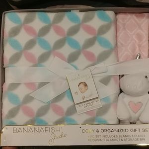Baby girl 4 piece blanket gift set (NWT)